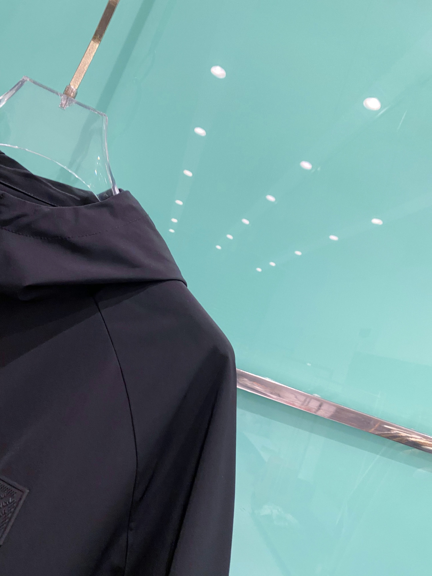 LV 2026ss春季新款连帽夹克外套全高端版本！高定专柜面料辅料，透气舒适度高，细节无可挑剔，做工考究