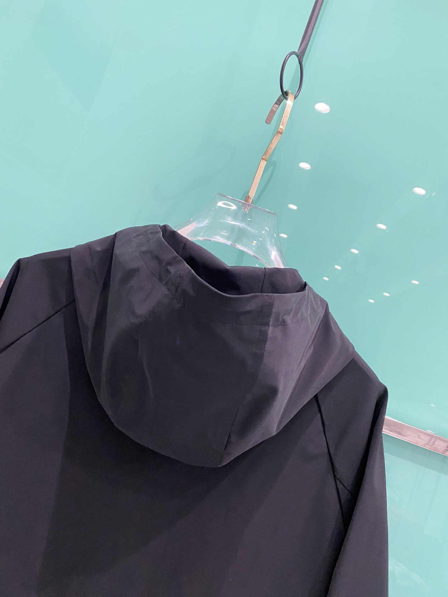 LV 2026ss春季新款连帽夹克外套全高端版本！高定专柜面料辅料，透气舒适度高，细节无可挑剔，做工考究