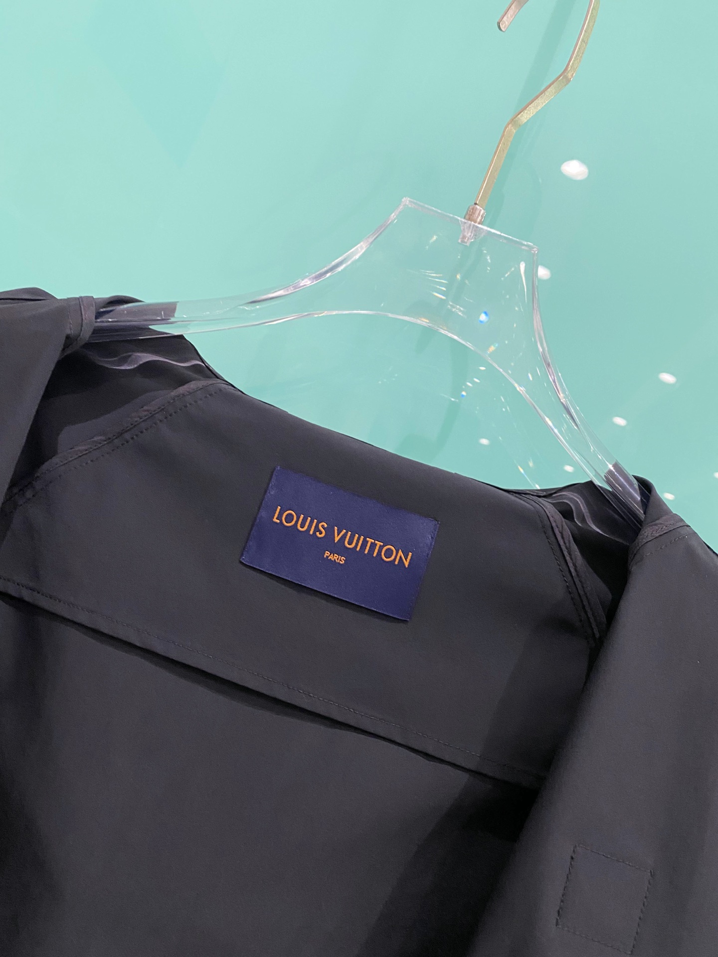 LV 2026ss春季新款连帽夹克外套全高端版本！高定专柜面料辅料，透气舒适度高，细节无可挑剔，做工考究