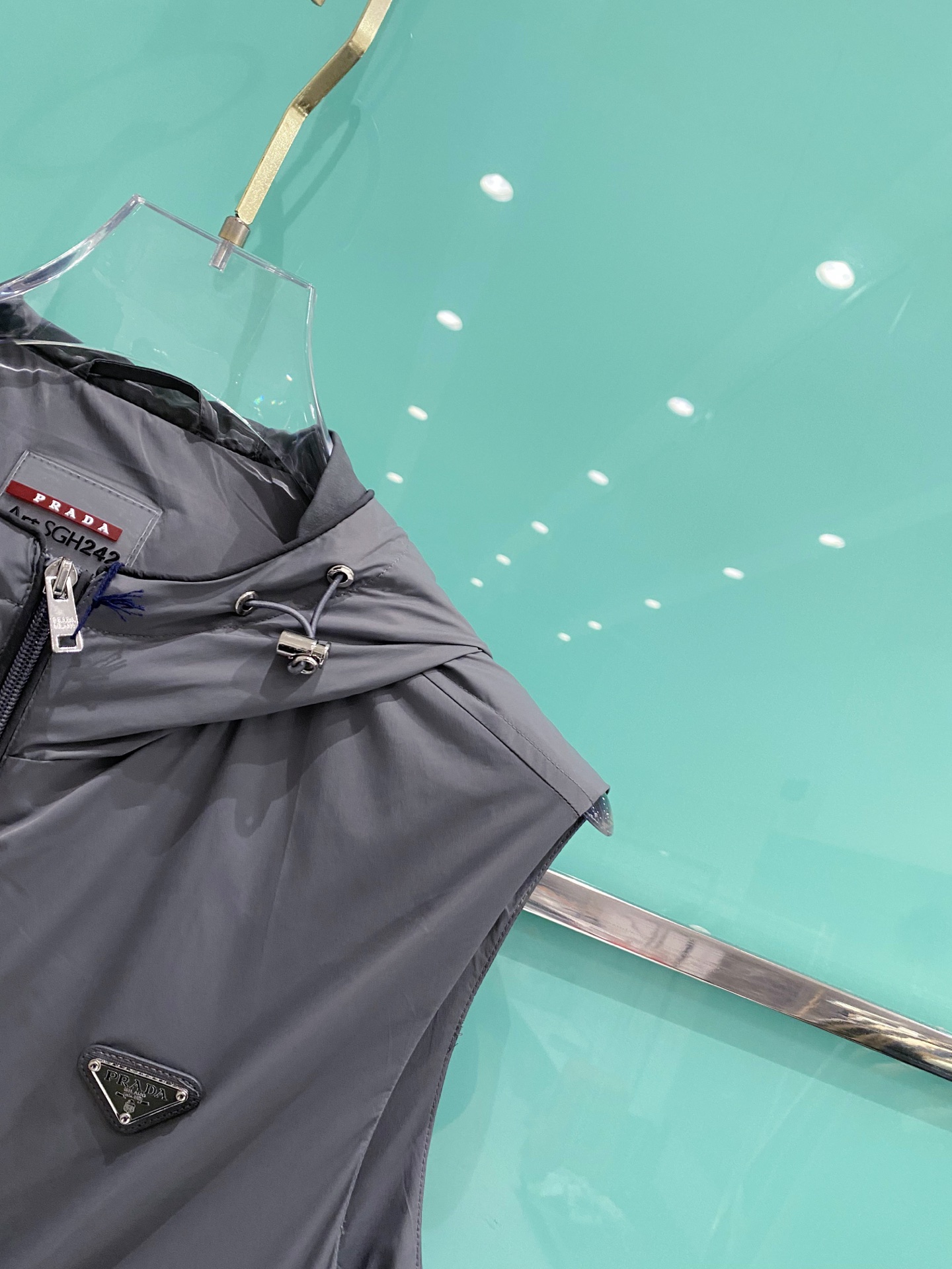 Prada 普拉达马甲 2026ss春季新款马甲夹克外套最新设计款 秀场新品‼品相非常完美，三标齐全色泽