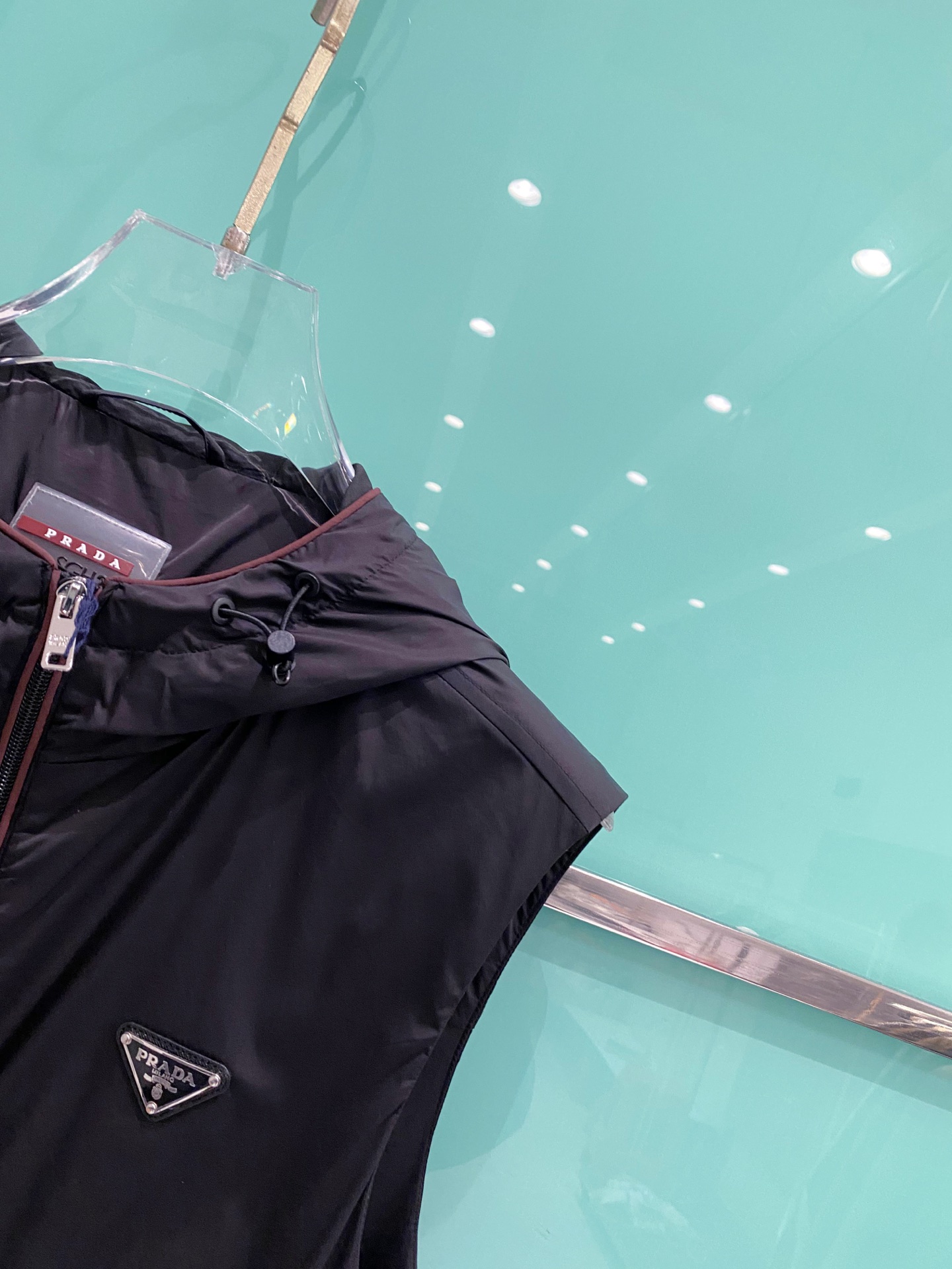 Prada 普拉达马甲 2026ss春季新款马甲夹克外套最新设计款 秀场新品‼品相非常完美，三标齐全色泽