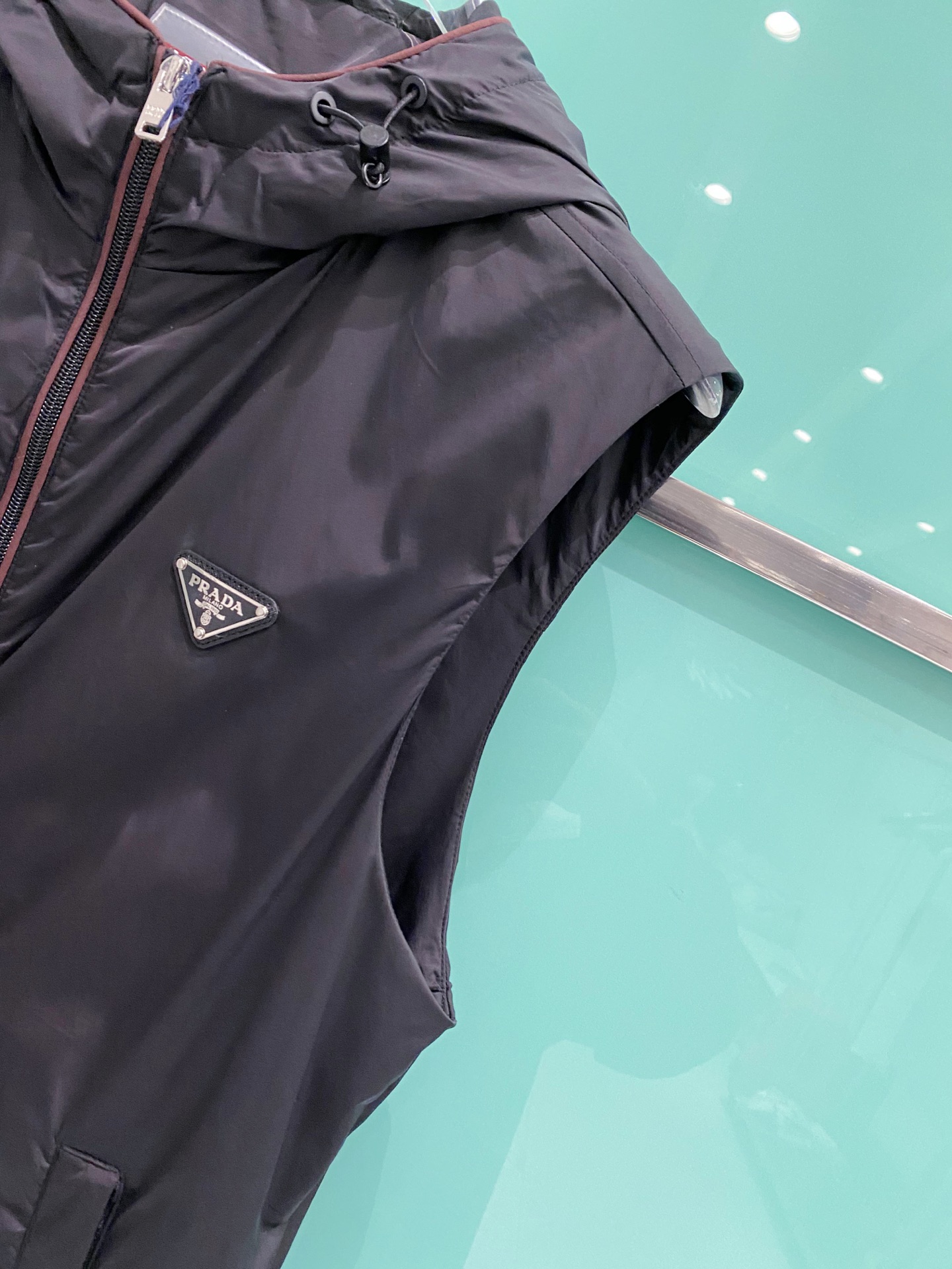 Prada 普拉达马甲 2026ss春季新款马甲夹克外套最新设计款 秀场新品‼品相非常完美，三标齐全色泽