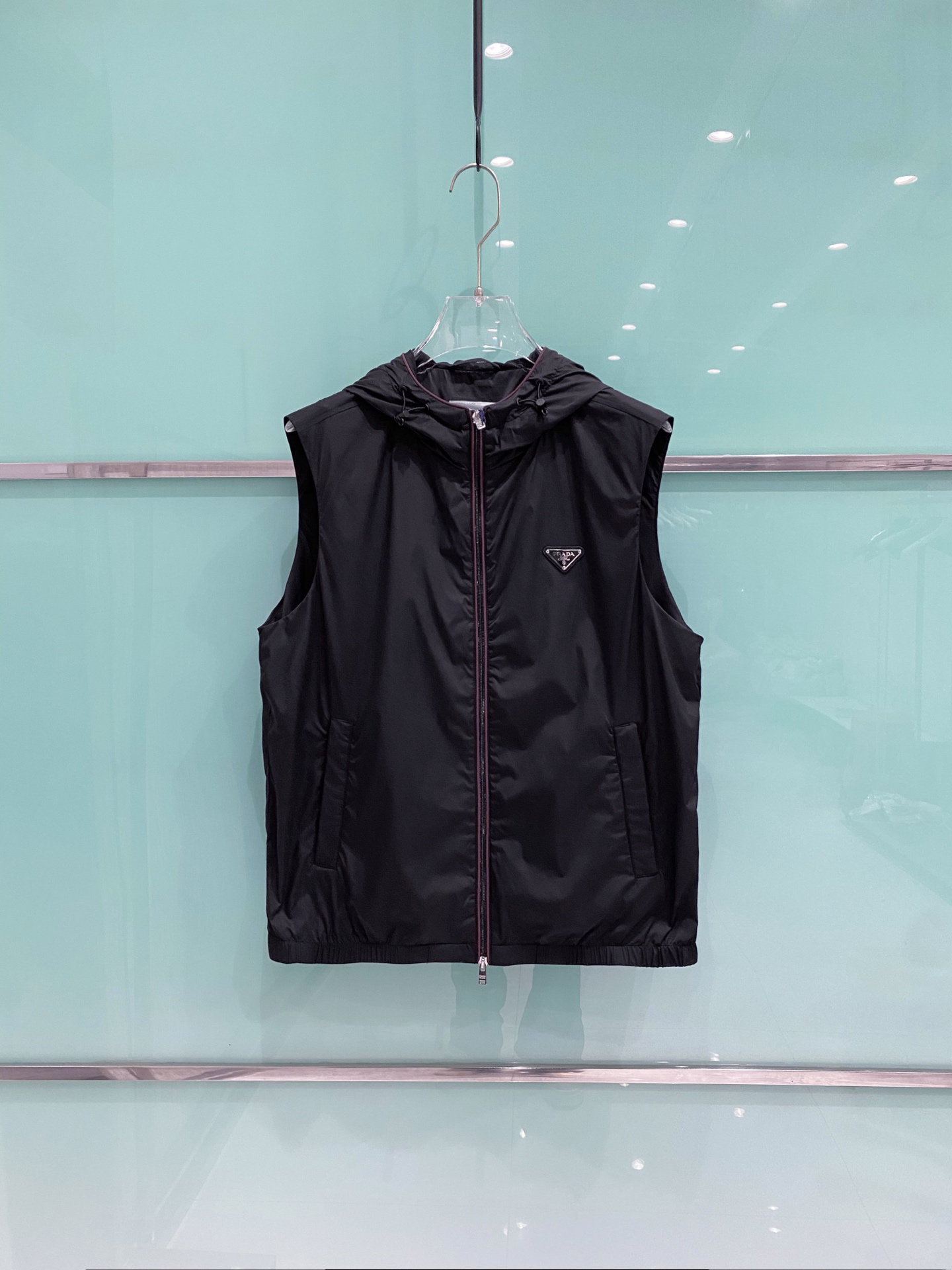 Prada 普拉达马甲 2026ss春季新款马甲夹克外套最新设计款 秀场新品‼品相非常完美，三标齐全色泽