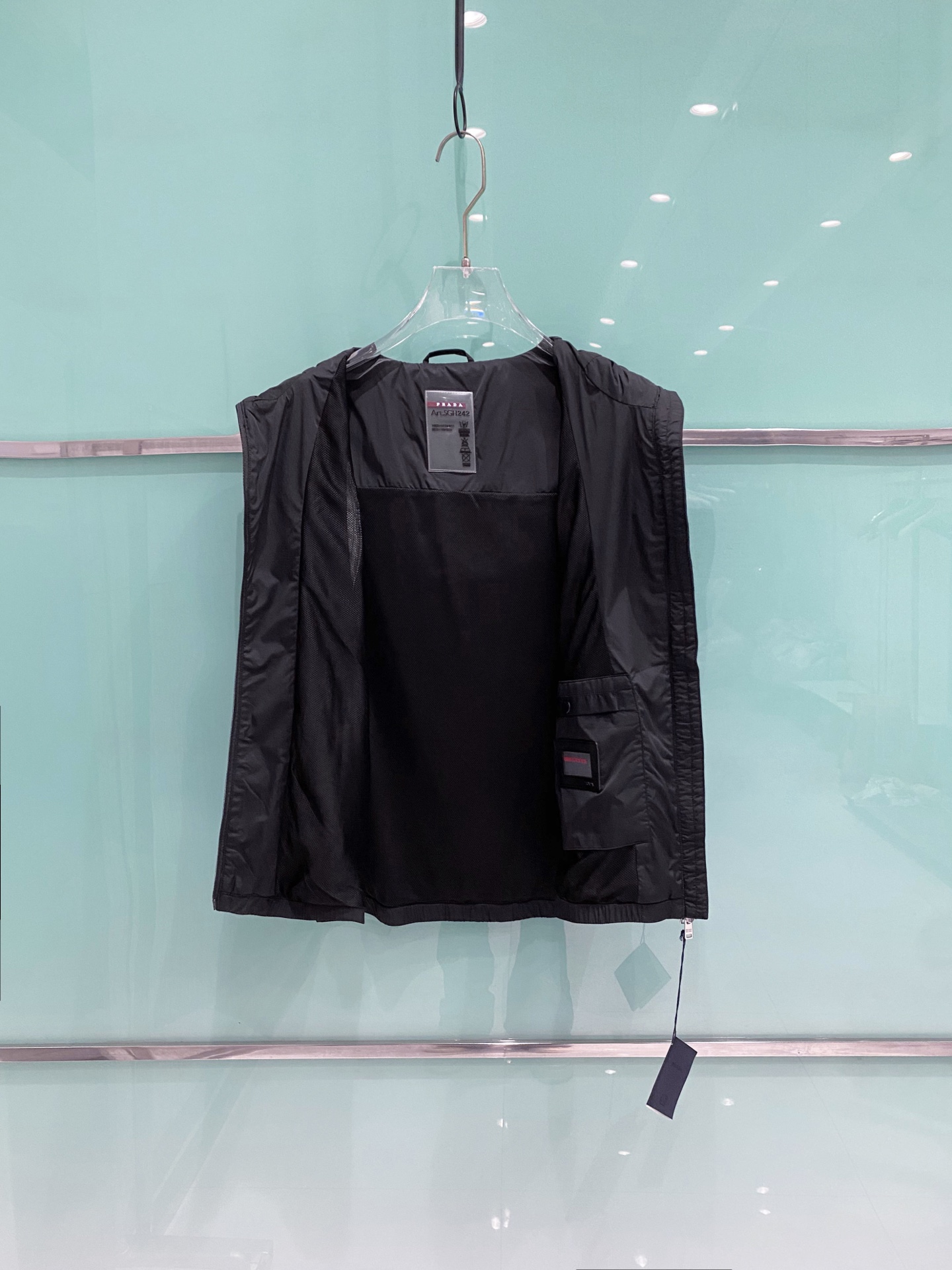 Prada 普拉达马甲 2026ss春季新款马甲夹克外套最新设计款 秀场新品‼品相非常完美，三标齐全色泽