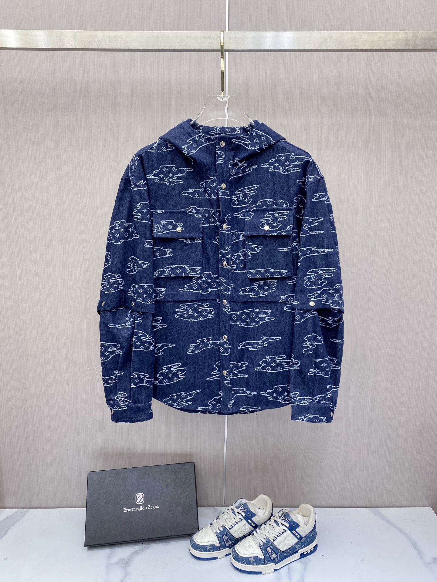 NO:862172,LV 2026ss spring new jacket denim jacket full high-end version!  Haute couture counter fabric accessories, high breathability and comfort, impeccable details, exquisite workmanship and complex craftsmanship, casual tailoring, awesome upper body shape, color black blue, code size 48-56,, louis vuitton, jackets & coats, jackets & coats,19860909LV 2026ss春季新款夹克牛仔外套 全高端版本！高定专柜面料辅料,透气舒适度高,细节无可挑剔,做工考究工艺复杂,呈现休闲裁剪,上身版型超赞 颜色黑色 蓝色 码数48-56,,louis vuitton,jackets & coats,jackets & coats,,Men's clothing