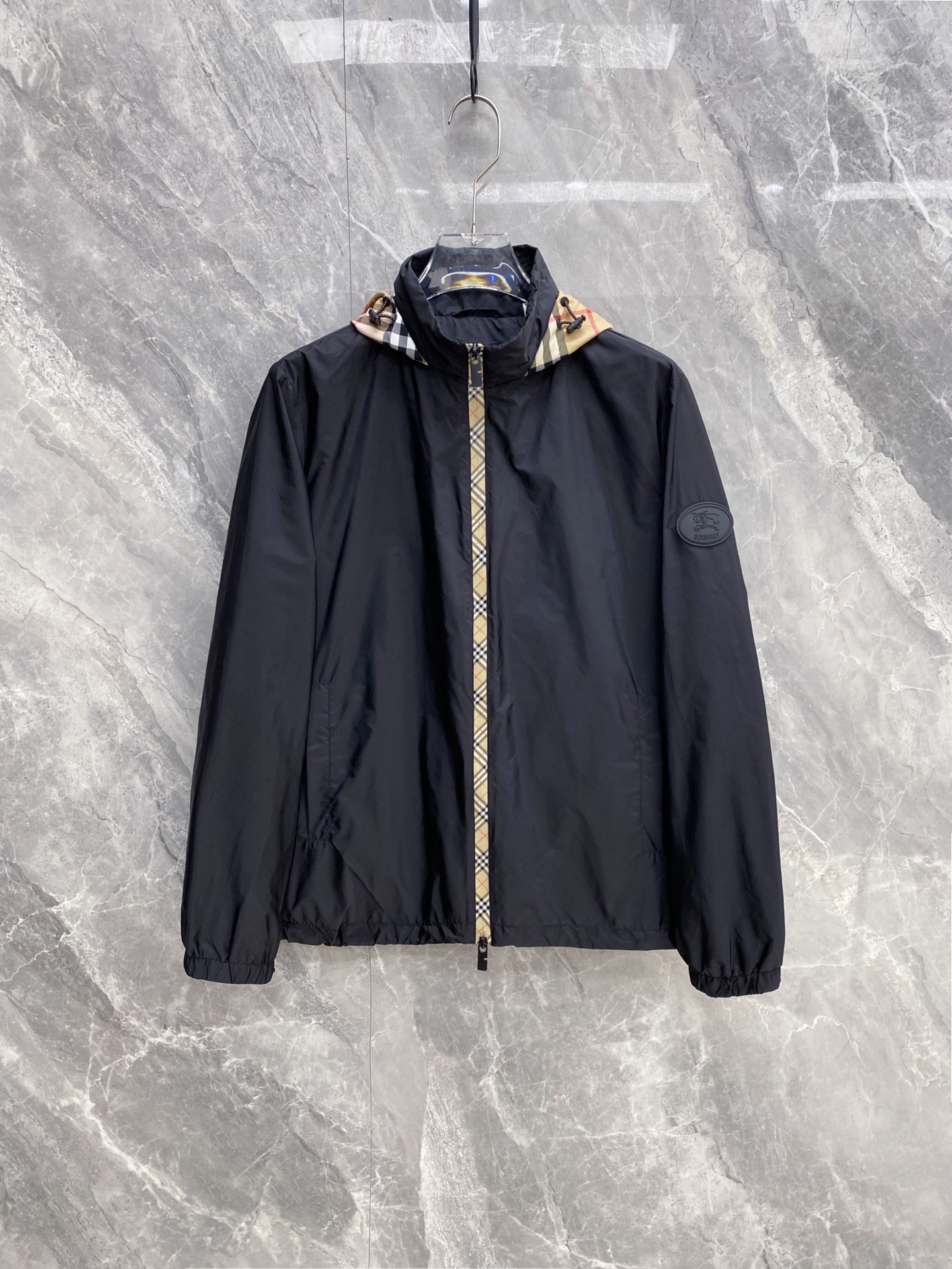 NO:773791,Burberry 2026ss new spring jacket, full high-end version!  Haute couture counter fabric accessories, high breathability and comfort, impeccable details, exquisite workmanship and complex craftsmanship, casual tailoring, awesome upper body shape, color black, size 48-56,,burberry,burberry,jackets & coats,jackets & coats,19860909Burberry 巴宝莉 2026ss春季新款夹克外套 全高端版本！高定专柜面料辅料,透气舒适度高,细节无可挑剔,做工考究工艺复杂,呈现休闲裁剪,上身版型超赞 颜色黑色 码数48-56,,burberry,burberry,jackets & coats,jackets & coats,,Men's clothing