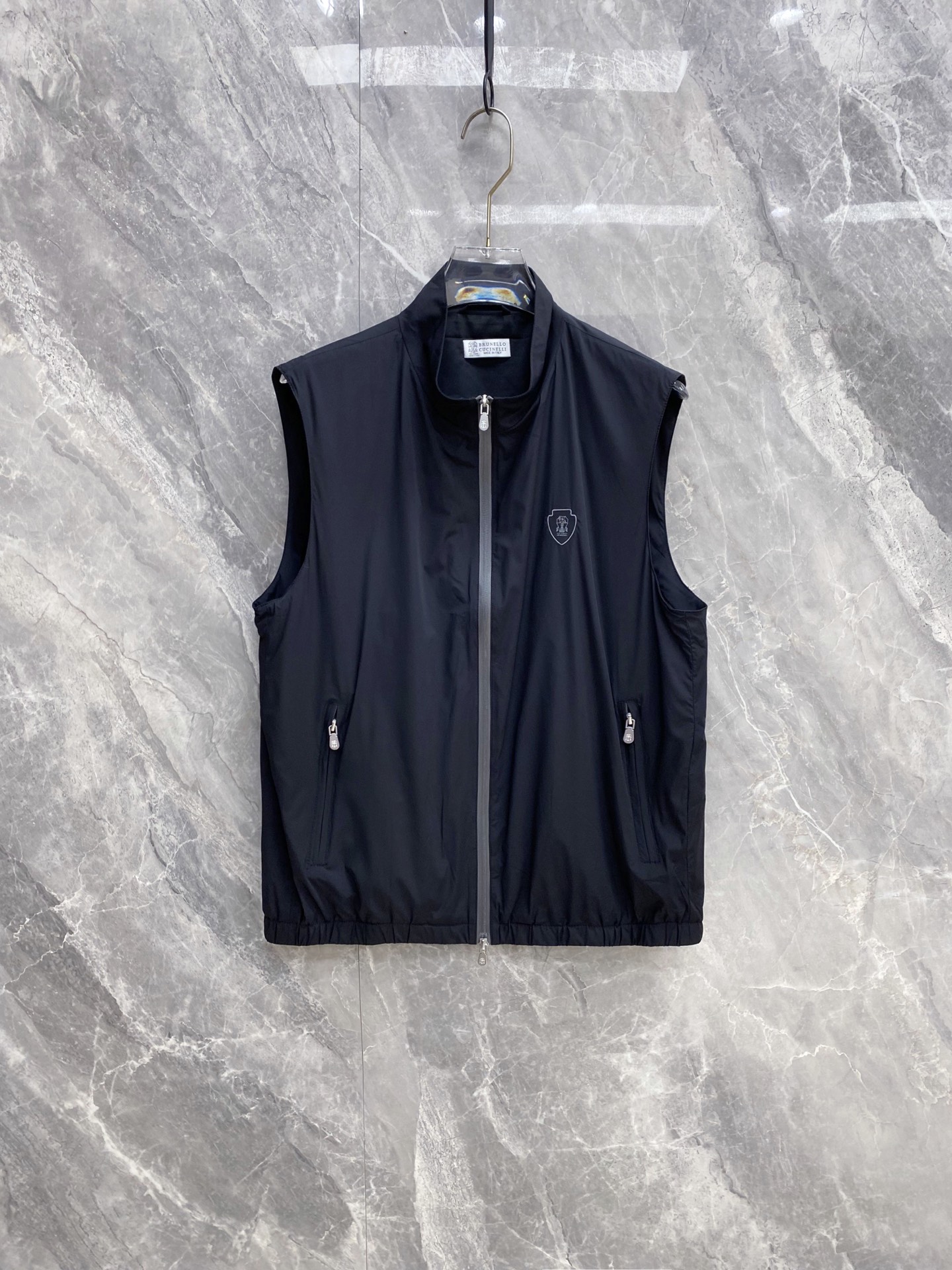 NO:773789,BC vest 2026ss spring new jacket full high-end version!  Haute couture counter fabric accessories, high breathability and comfort, impeccable details, exquisite workmanship and complex craftsmanship, casual tailoring, awesome upper body shape, color black gray, code number 48-56,,jackets & coats,jackets & coats,19860909BC 马甲 2026ss春季新款夹克外套 全高端版本！高定专柜面料辅料,透气舒适度高,细节无可挑剔,做工考究工艺复杂,呈现休闲裁剪,上身版型超赞 颜色黑色 灰色 码数48-56,,jackets & coats,jackets & coats,,Men's clothing