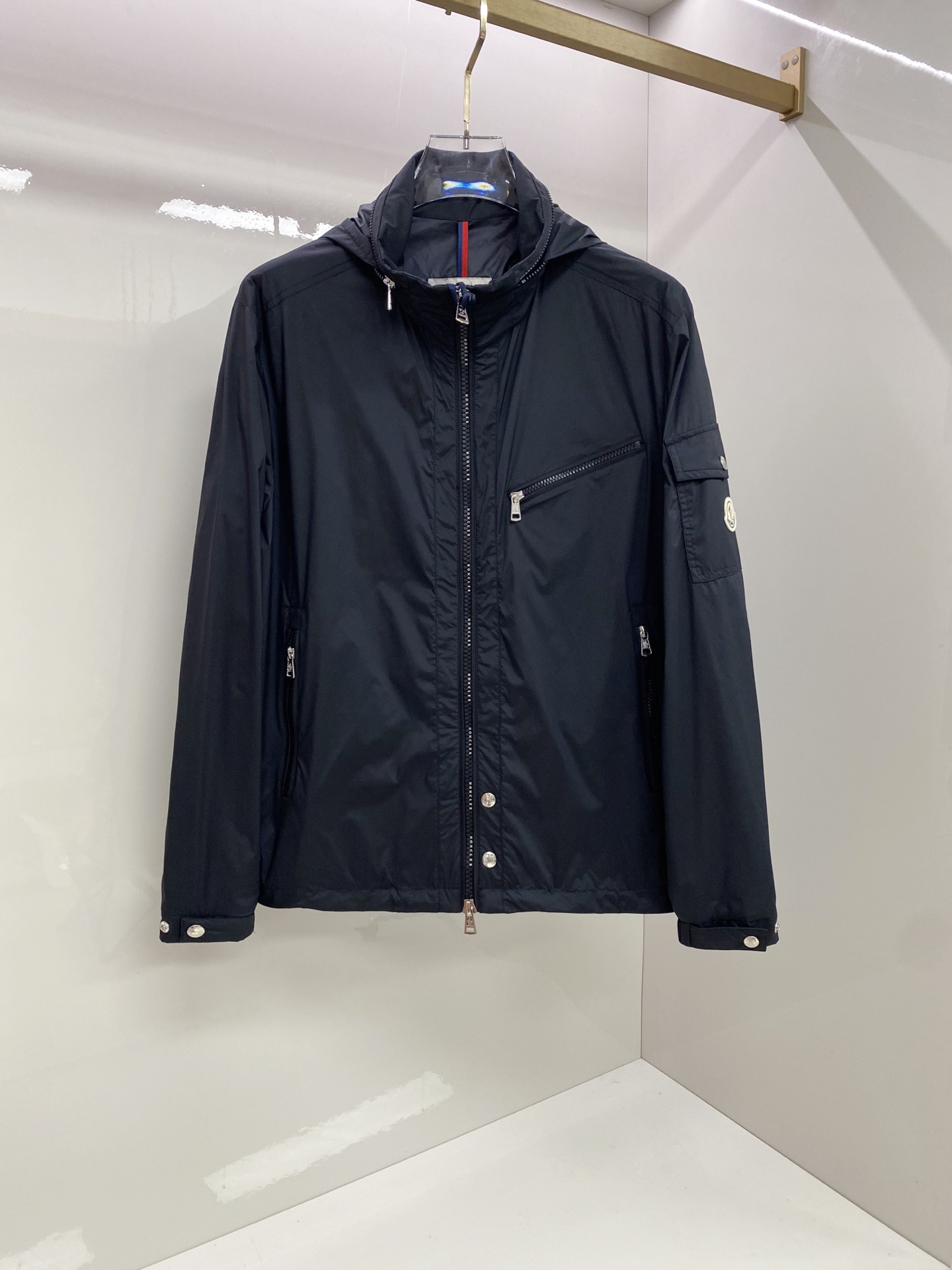 NO:835107,Moncler 2026ss spring new jacket, full high-end version!  Haute couture counter fabric accessories, high breathability and comfort, impeccable details, exquisite workmanship and complex craftsmanship, casual tailoring, awesome upper body shape, color black, size 48-56,,Moncler,jackets & coats,jackets & coats,19860909Moncler 蒙口 2026ss春季新款夹克外套 全高端版本！高定专柜面料辅料,透气舒适度高,细节无可挑剔,做工考究工艺复杂,呈现休闲裁剪,上身版型超赞 颜色黑色 码数48-56,,Moncler,jackets & coats,jackets & coats,,Men's clothing