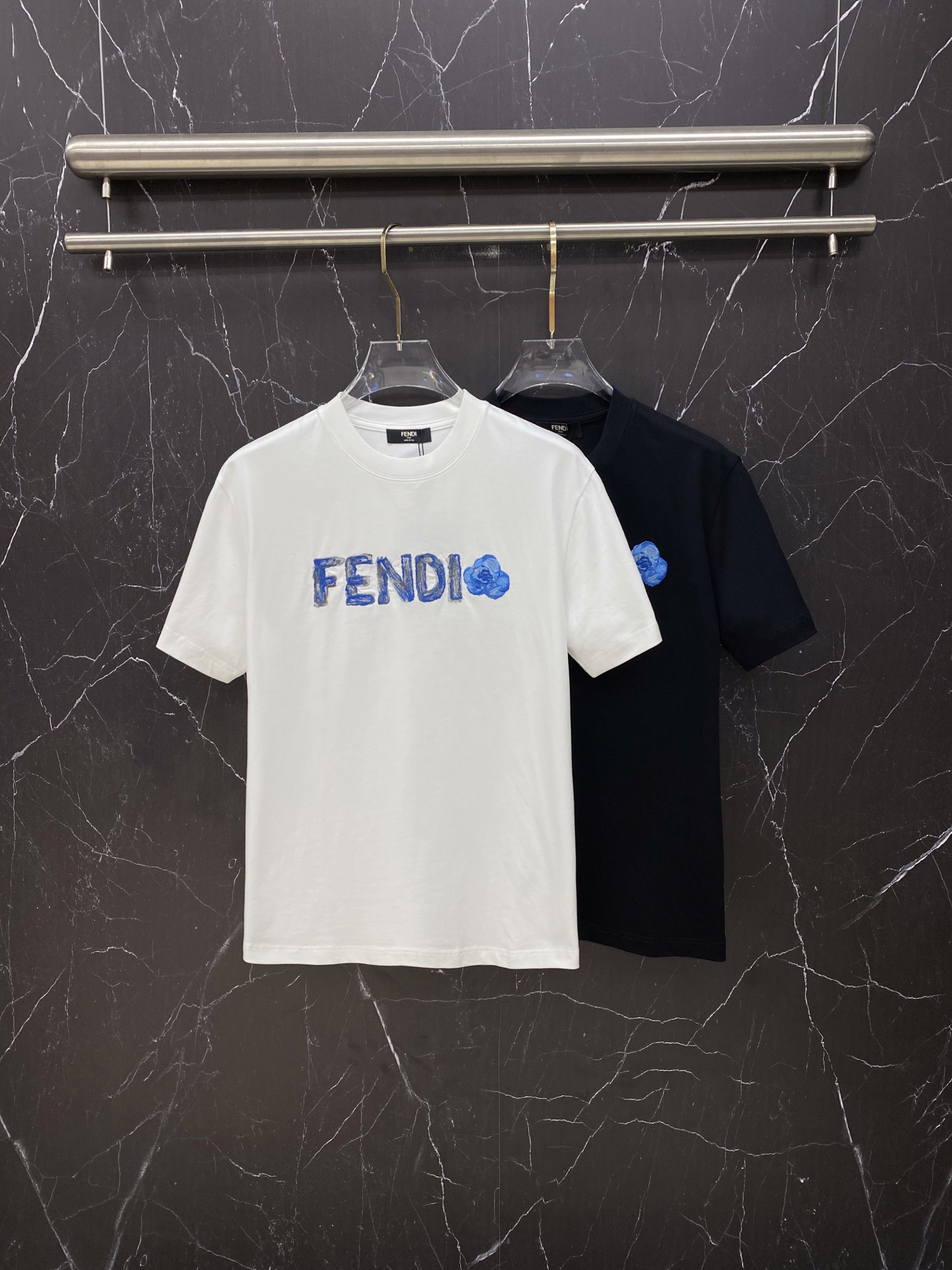🔥Fendi 芬迪 2026春夏新款T恤，温柔党直接冲！✅ 面料超舒服：高支精梳棉面料，软糯亲肤，透气不