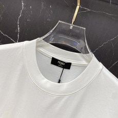 🔥Fendi 芬迪 2026春夏新款T恤,温柔党直接冲!✅ 面料超舒服:高支精梳棉面料,软糯亲肤,透气不 🔥Fendi 芬迪 2026春夏新款T恤,温柔党直接冲!✅ 面料超舒服:高支精梳棉面料,软糯亲肤,透气不