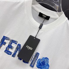 🔥Fendi 芬迪 2026春夏新款T恤,温柔党直接冲!✅ 面料超舒服:高支精梳棉面料,软糯亲肤,透气不 🔥Fendi 芬迪 2026春夏新款T恤,温柔党直接冲!✅ 面料超舒服:高支精梳棉面料,软糯亲肤,透气不