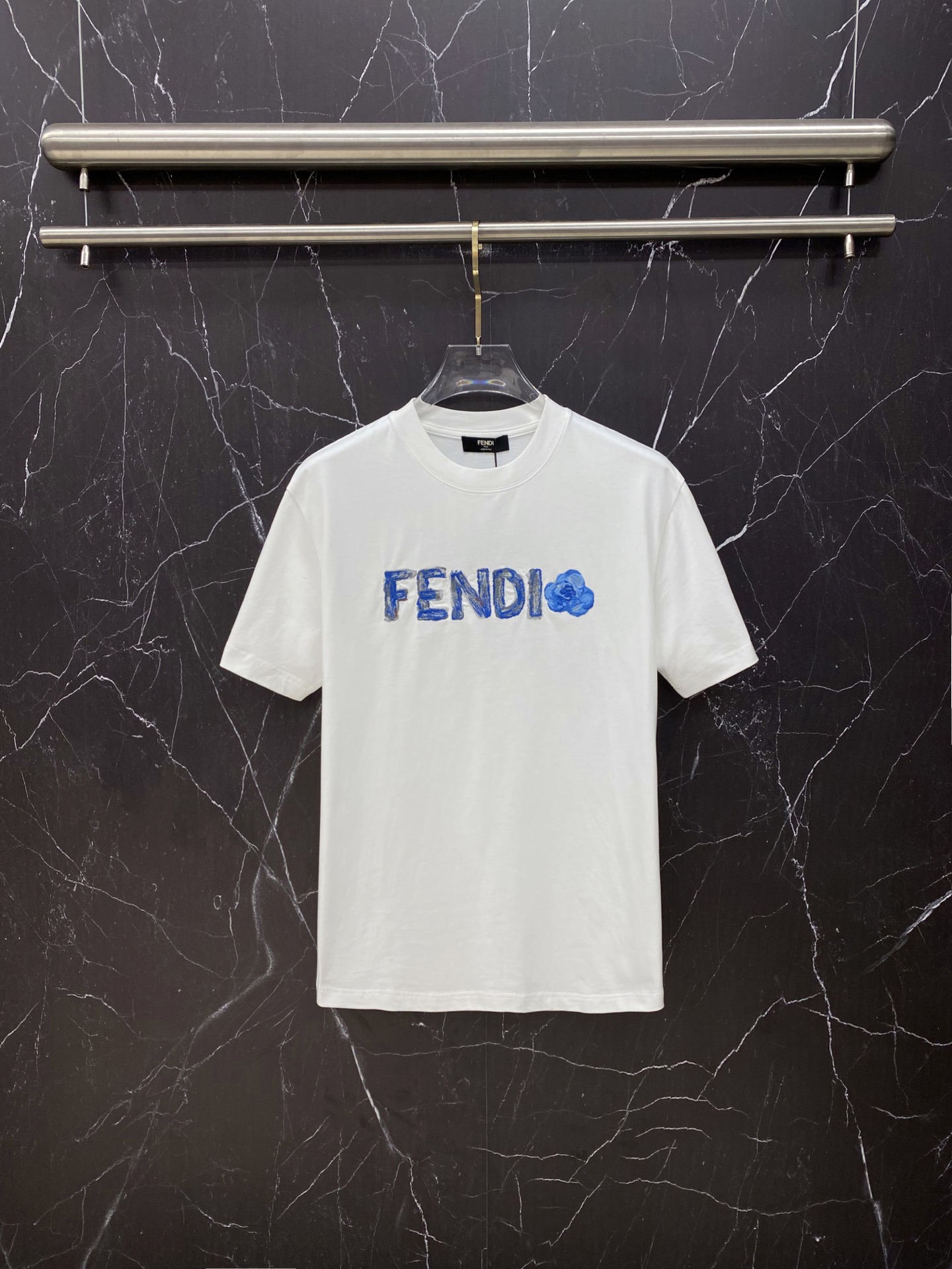 🔥Fendi 芬迪 2026春夏新款T恤，温柔党直接冲！✅ 面料超舒服：高支精梳棉面料，软糯亲肤，透气不