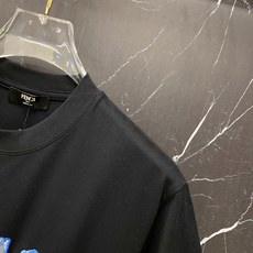 🔥Fendi 芬迪 2026春夏新款T恤,温柔党直接冲!✅ 面料超舒服:高支精梳棉面料,软糯亲肤,透气不 🔥Fendi 芬迪 2026春夏新款T恤,温柔党直接冲!✅ 面料超舒服:高支精梳棉面料,软糯亲肤,透气不