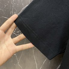 🔥Fendi 芬迪 2026春夏新款T恤,温柔党直接冲!✅ 面料超舒服:高支精梳棉面料,软糯亲肤,透气不 🔥Fendi 芬迪 2026春夏新款T恤,温柔党直接冲!✅ 面料超舒服:高支精梳棉面料,软糯亲肤,透气不