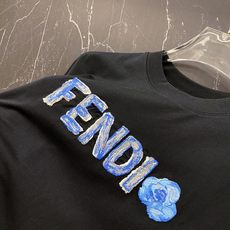 🔥Fendi 芬迪 2026春夏新款T恤,温柔党直接冲!✅ 面料超舒服:高支精梳棉面料,软糯亲肤,透气不 🔥Fendi 芬迪 2026春夏新款T恤,温柔党直接冲!✅ 面料超舒服:高支精梳棉面料,软糯亲肤,透气不