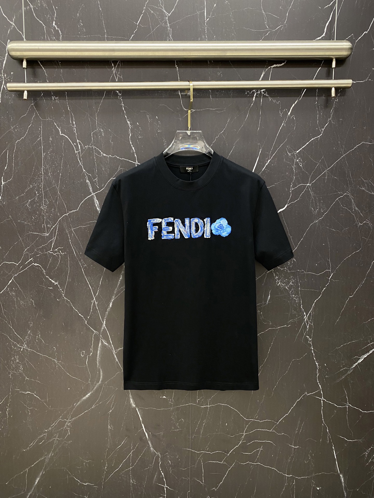 🔥Fendi 芬迪 2026春夏新款T恤，温柔党直接冲！✅ 面料超舒服：高支精梳棉面料，软糯亲肤，透气不