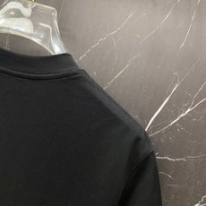 🔥Fendi 芬迪 2026春夏新款T恤,温柔党直接冲!✅ 面料超舒服:高支精梳棉面料,软糯亲肤,透气不 🔥Fendi 芬迪 2026春夏新款T恤,温柔党直接冲!✅ 面料超舒服:高支精梳棉面料,软糯亲肤,透气不