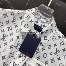 /套 LV 2026春夏老花套装,懒人直接闭眼入!🔥✅ 面料绝了:轻薄缎面质感,垂坠丝滑,自带凉感,夏天 /套 LV 2026春夏老花套装,懒人直接闭眼入!🔥✅ 面料绝了:轻薄缎面质感,垂坠丝滑,自带凉感,夏天