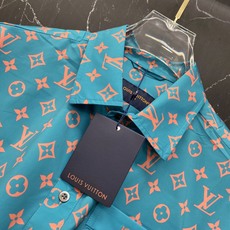 /套 LV 2026春夏老花套装,懒人直接闭眼入!🔥✅ 面料绝了:轻薄缎面质感,垂坠丝滑,自带凉感,夏天 /套 LV 2026春夏老花套装,懒人直接闭眼入!🔥✅ 面料绝了:轻薄缎面质感,垂坠丝滑,自带凉感,夏天