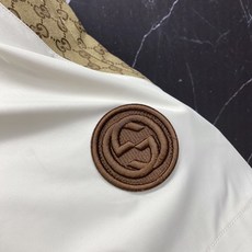 古驰🔥 Gucci春夏新款老花短裤,直接焊在夏日衣柜里!✅ 经典GG老花斜纹拼接,辨识度拉满,上身自带复 古驰🔥 Gucci春夏新款老花短裤,直接焊在夏日衣柜里!✅ 经典GG老花斜纹拼接,辨识度拉满,上身自带复