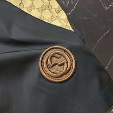 古驰🔥 Gucci春夏新款老花短裤,直接焊在夏日衣柜里!✅ 经典GG老花斜纹拼接,辨识度拉满,上身自带复 古驰🔥 Gucci春夏新款老花短裤,直接焊在夏日衣柜里!✅ 经典GG老花斜纹拼接,辨识度拉满,上身自带复