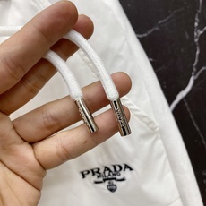 /套 Prada🔥普拉达春夏新款梭织拼针织休闲套装,直接焊在夏日衣柜里!✅ 品牌徽标刺绣点缀,梭织拼接针 /套 Prada🔥普拉达春夏新款梭织拼针织休闲套装,直接焊在夏日衣柜里!✅ 品牌徽标刺绣点缀,梭织拼接针