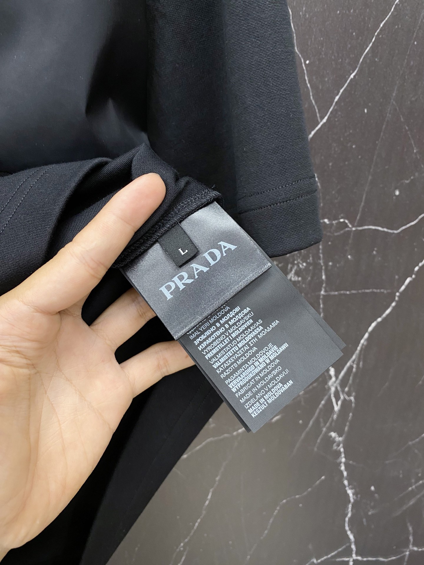 /套 Prada🔥普拉达春夏新款梭织拼针织休闲套装,直接焊在夏日衣柜里!✅ 品牌徽标刺绣点缀,梭织拼接针 /套 Prada🔥普拉达春夏新款梭织拼针织休闲套装,直接焊在夏日衣柜里!✅ 品牌徽标刺绣点缀,梭织拼接针