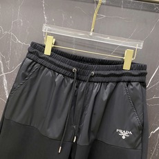 /套 Prada🔥普拉达春夏新款梭织拼针织休闲套装,直接焊在夏日衣柜里!✅ 品牌徽标刺绣点缀,梭织拼接针 /套 Prada🔥普拉达春夏新款梭织拼针织休闲套装,直接焊在夏日衣柜里!✅ 品牌徽标刺绣点缀,梭织拼接针