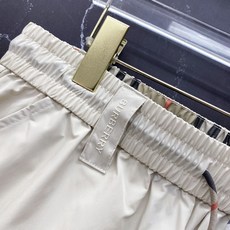 巴宝莉🔥【2026春夏新款 · Burberry 格纹拼接休闲短裤】经典格纹重塑夏日格调,承包你整个夏天 巴宝莉🔥【2026春夏新款 · Burberry 格纹拼接休闲短裤】经典格纹重塑夏日格调,承包你整个夏天