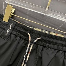 巴宝莉🔥【2026春夏新款 · Burberry 格纹拼接休闲短裤】经典格纹重塑夏日格调,承包你整个夏天 巴宝莉🔥【2026春夏新款 · Burberry 格纹拼接休闲短裤】经典格纹重塑夏日格调,承包你整个夏天
