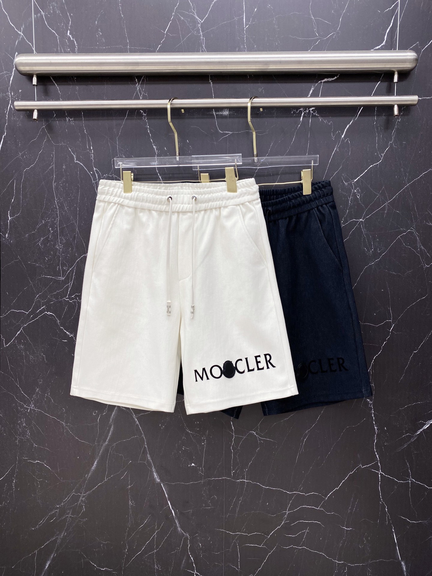 | MONCLER 蒙口 盟可睐 2026春夏新款 品牌刺绣休闲短裤自带高奢松弛感的春夏刚需单品，盟可睐