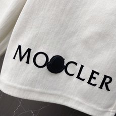 | MONCLER 蒙口 盟可睐 2026春夏新款 品牌刺绣休闲短裤自带高奢松弛感的春夏刚需单品,盟可睐 | MONCLER 蒙口 盟可睐 2026春夏新款 品牌刺绣休闲短裤自带高奢松弛感的春夏刚需单品,盟可睐