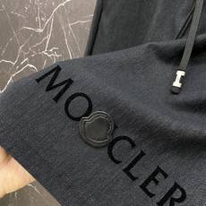 | MONCLER 蒙口 盟可睐 2026春夏新款 品牌刺绣休闲短裤自带高奢松弛感的春夏刚需单品,盟可睐 | MONCLER 蒙口 盟可睐 2026春夏新款 品牌刺绣休闲短裤自带高奢松弛感的春夏刚需单品,盟可睐
