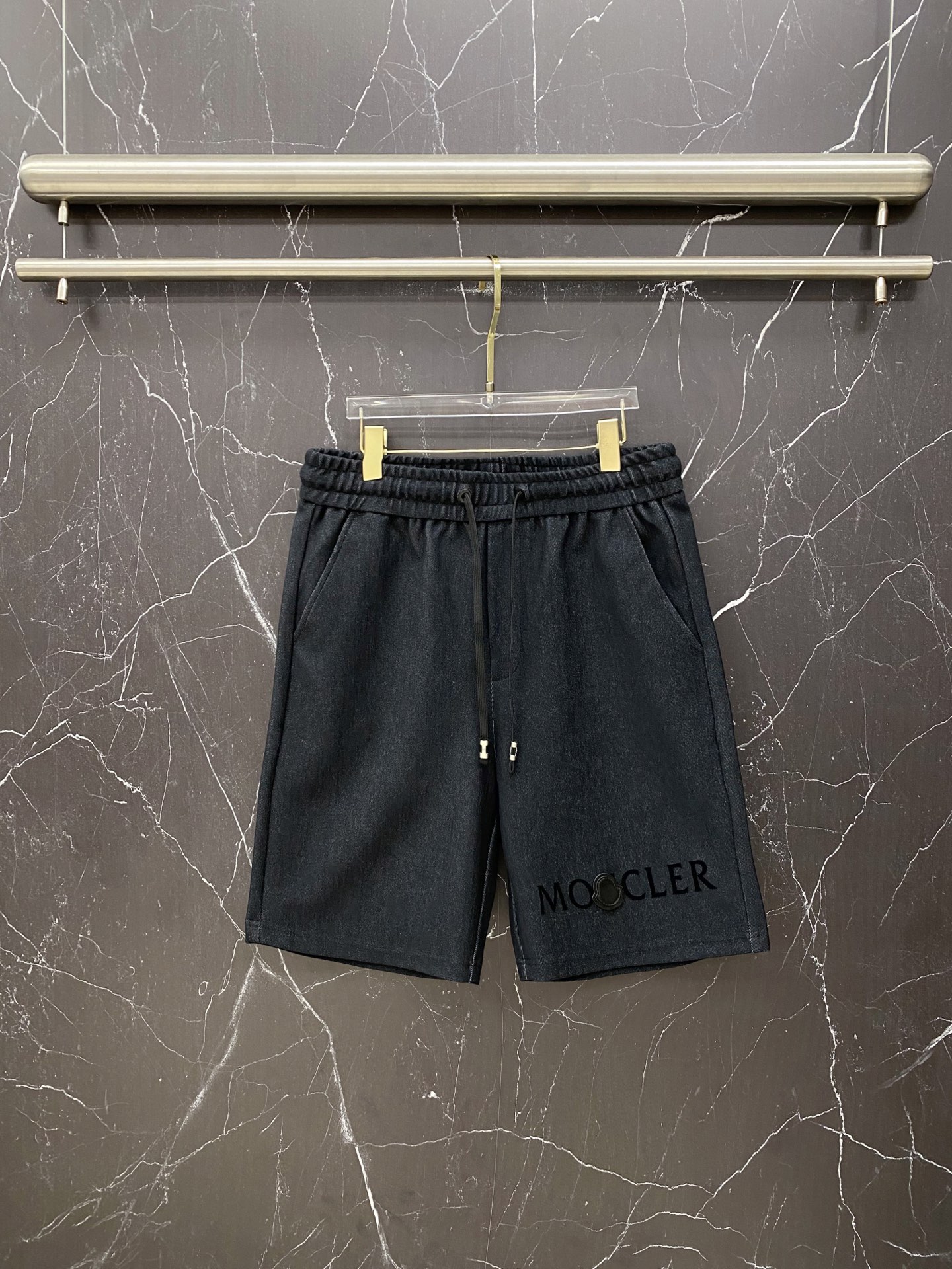 | MONCLER 蒙口 盟可睐 2026春夏新款 品牌刺绣休闲短裤自带高奢松弛感的春夏刚需单品，盟可睐