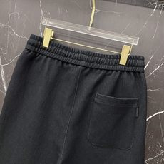 | MONCLER 蒙口 盟可睐 2026春夏新款 品牌刺绣休闲短裤自带高奢松弛感的春夏刚需单品,盟可睐 | MONCLER 蒙口 盟可睐 2026春夏新款 品牌刺绣休闲短裤自带高奢松弛感的春夏刚需单品,盟可睐