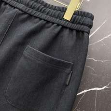 | MONCLER 蒙口 盟可睐 2026春夏新款 品牌刺绣休闲短裤自带高奢松弛感的春夏刚需单品,盟可睐 | MONCLER 蒙口 盟可睐 2026春夏新款 品牌刺绣休闲短裤自带高奢松弛感的春夏刚需单品,盟可睐