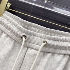 | DIOR 迪奥 2026春夏新款 三叶草刺绣休闲卫裤自带法式松弛感的春夏刚需单品,经典三叶草刺绣搭配 | DIOR 迪奥 2026春夏新款 三叶草刺绣休闲卫裤自带法式松弛感的春夏刚需单品,经典三叶草刺绣搭配
