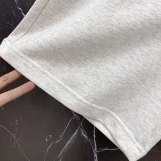 | DIOR 迪奥 2026春夏新款 三叶草刺绣休闲卫裤自带法式松弛感的春夏刚需单品,经典三叶草刺绣搭配 | DIOR 迪奥 2026春夏新款 三叶草刺绣休闲卫裤自带法式松弛感的春夏刚需单品,经典三叶草刺绣搭配