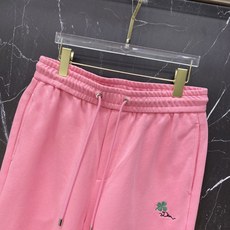 | DIOR 迪奥 2026春夏新款 三叶草刺绣休闲卫裤自带法式松弛感的春夏刚需单品,经典三叶草刺绣搭配 | DIOR 迪奥 2026春夏新款 三叶草刺绣休闲卫裤自带法式松弛感的春夏刚需单品,经典三叶草刺绣搭配