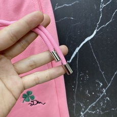 | DIOR 迪奥 2026春夏新款 三叶草刺绣休闲卫裤自带法式松弛感的春夏刚需单品,经典三叶草刺绣搭配 | DIOR 迪奥 2026春夏新款 三叶草刺绣休闲卫裤自带法式松弛感的春夏刚需单品,经典三叶草刺绣搭配