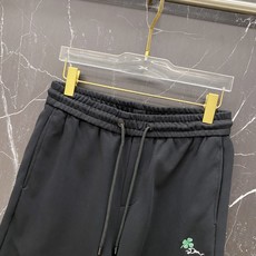 | DIOR 迪奥 2026春夏新款 三叶草刺绣休闲卫裤自带法式松弛感的春夏刚需单品,经典三叶草刺绣搭配 | DIOR 迪奥 2026春夏新款 三叶草刺绣休闲卫裤自带法式松弛感的春夏刚需单品,经典三叶草刺绣搭配