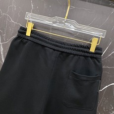 | DIOR 迪奥 2026春夏新款 三叶草刺绣休闲卫裤自带法式松弛感的春夏刚需单品,经典三叶草刺绣搭配 | DIOR 迪奥 2026春夏新款 三叶草刺绣休闲卫裤自带法式松弛感的春夏刚需单品,经典三叶草刺绣搭配