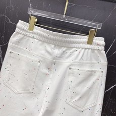 | LOEWE 罗意威 2026春夏新款 泼墨刺绣休闲短裤自带艺术感的春夏限定款,彩色泼墨印花搭配标志性 | LOEWE 罗意威 2026春夏新款 泼墨刺绣休闲短裤自带艺术感的春夏限定款,彩色泼墨印花搭配标志性