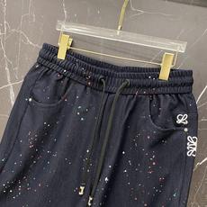 | LOEWE 罗意威 2026春夏新款 泼墨刺绣休闲短裤自带艺术感的春夏限定款,彩色泼墨印花搭配标志性 | LOEWE 罗意威 2026春夏新款 泼墨刺绣休闲短裤自带艺术感的春夏限定款,彩色泼墨印花搭配标志性