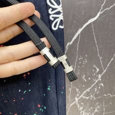 | LOEWE 罗意威 2026春夏新款 泼墨刺绣休闲短裤自带艺术感的春夏限定款,彩色泼墨印花搭配标志性 | LOEWE 罗意威 2026春夏新款 泼墨刺绣休闲短裤自带艺术感的春夏限定款,彩色泼墨印花搭配标志性
