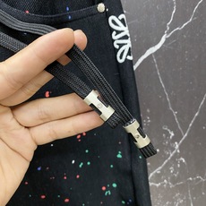 | LOEWE 罗意威 2026春夏新款 泼墨刺绣休闲短裤自带艺术感的春夏限定款,彩色泼墨印花搭配标志性 | LOEWE 罗意威 2026春夏新款 泼墨刺绣休闲短裤自带艺术感的春夏限定款,彩色泼墨印花搭配标志性