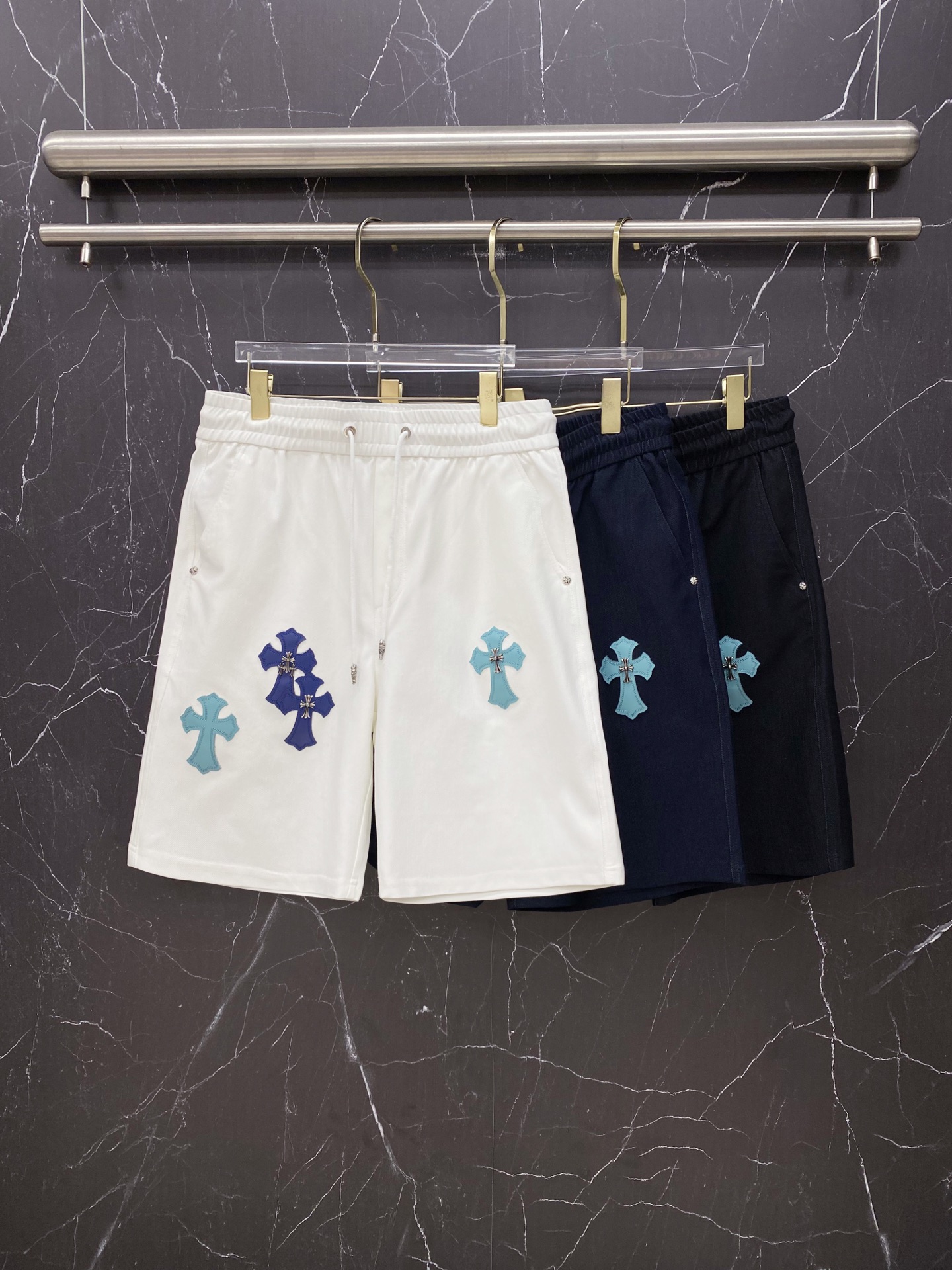 | CHROME HEARTS 克罗心 2026春夏新款 彩色十字架皮标休闲短裤美式高街玩家必入的春夏限