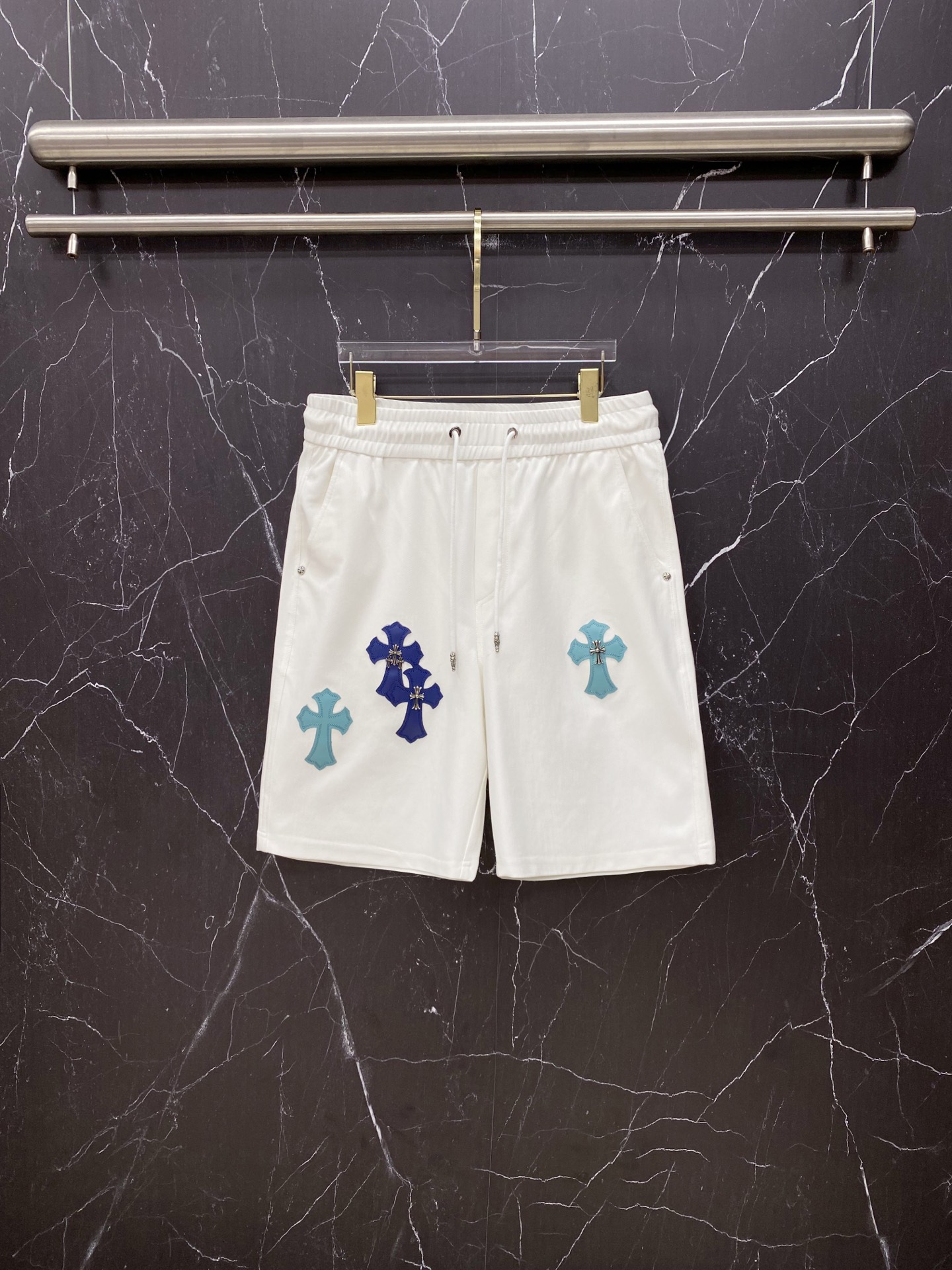 | CHROME HEARTS 克罗心 2026春夏新款 彩色十字架皮标休闲短裤美式高街玩家必入的春夏限