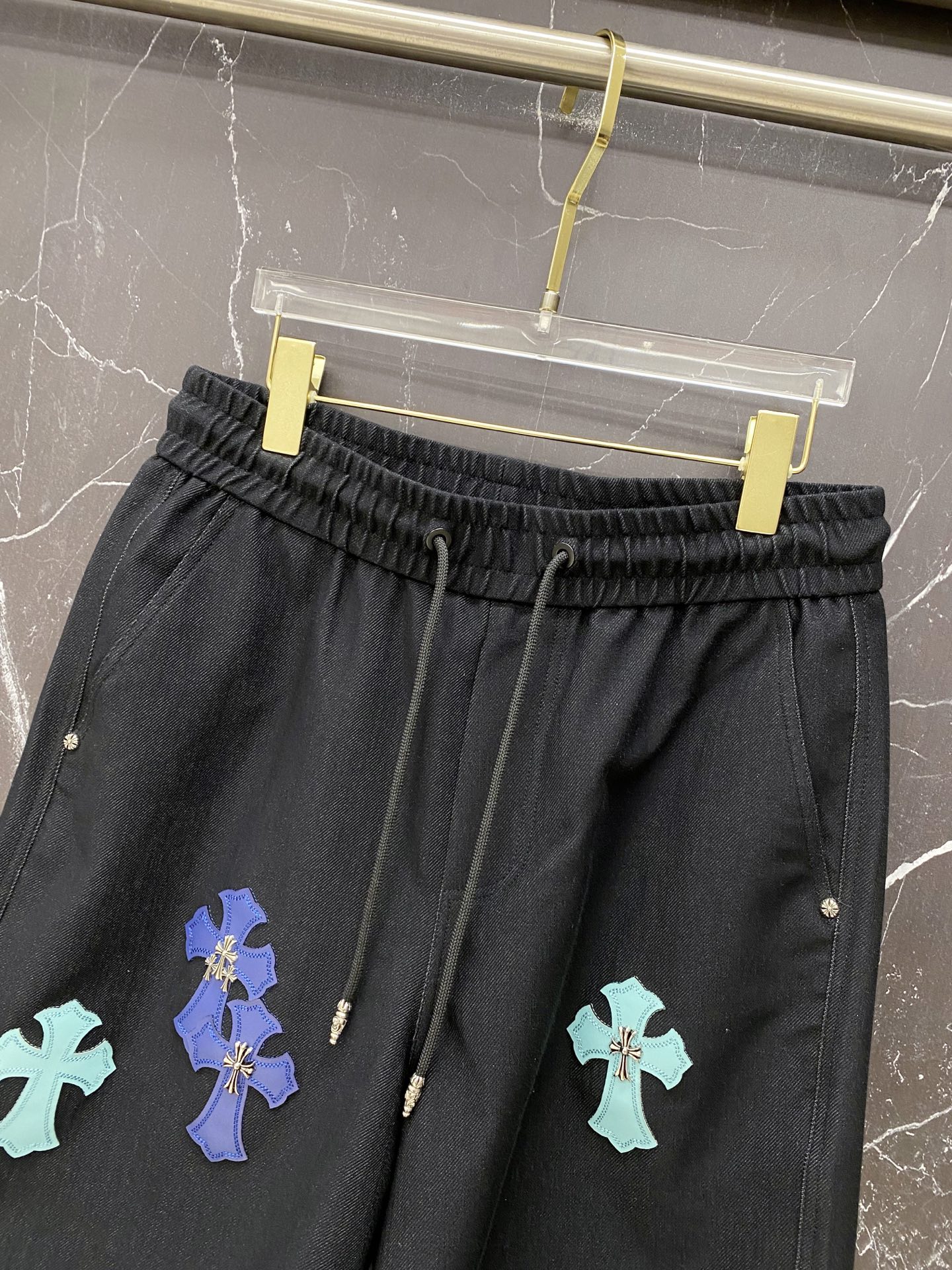 | CHROME HEARTS 克罗心 2026春夏新款 彩色十字架皮标休闲短裤美式高街玩家必入的春夏限