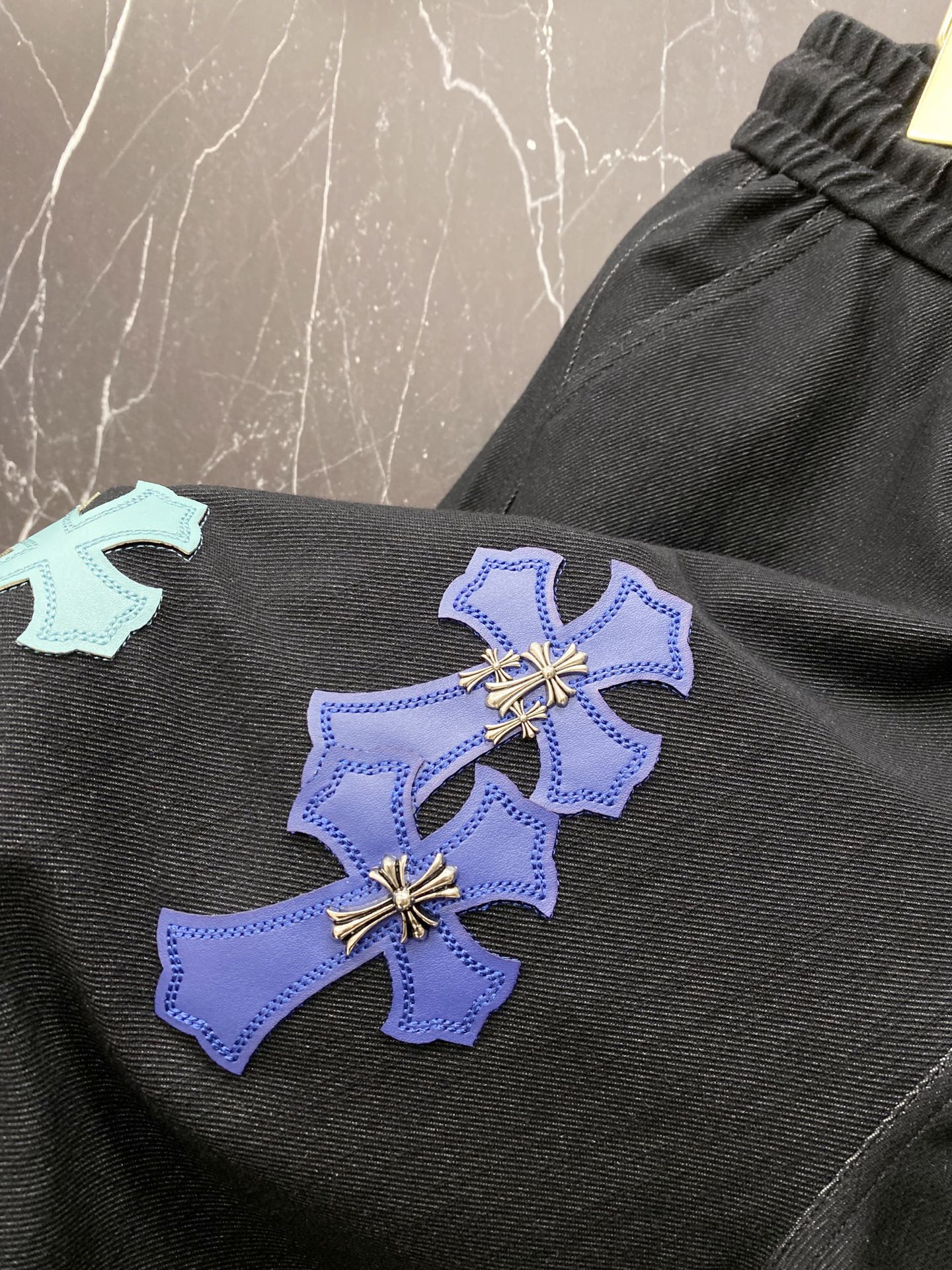 | CHROME HEARTS 克罗心 2026春夏新款 彩色十字架皮标休闲短裤美式高街玩家必入的春夏限